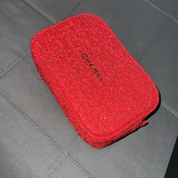 it is an authentic chanel cosmetic it has no products it is just the bag - Picture 3 of 5